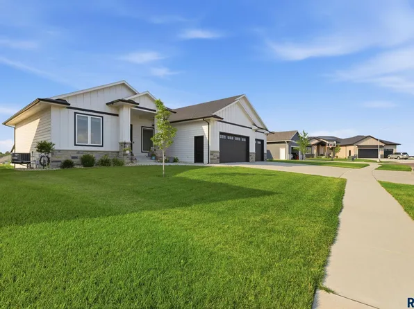 5600 E Daybreak Cir, Sioux Falls, SD 57110