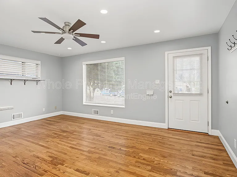 7071 Ruth Way — Photo 2