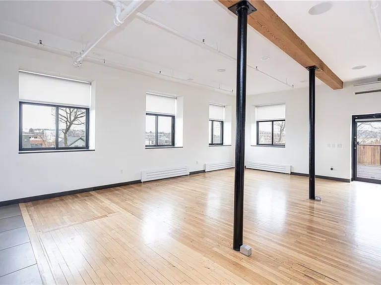28 Wolcott St — Photo 10