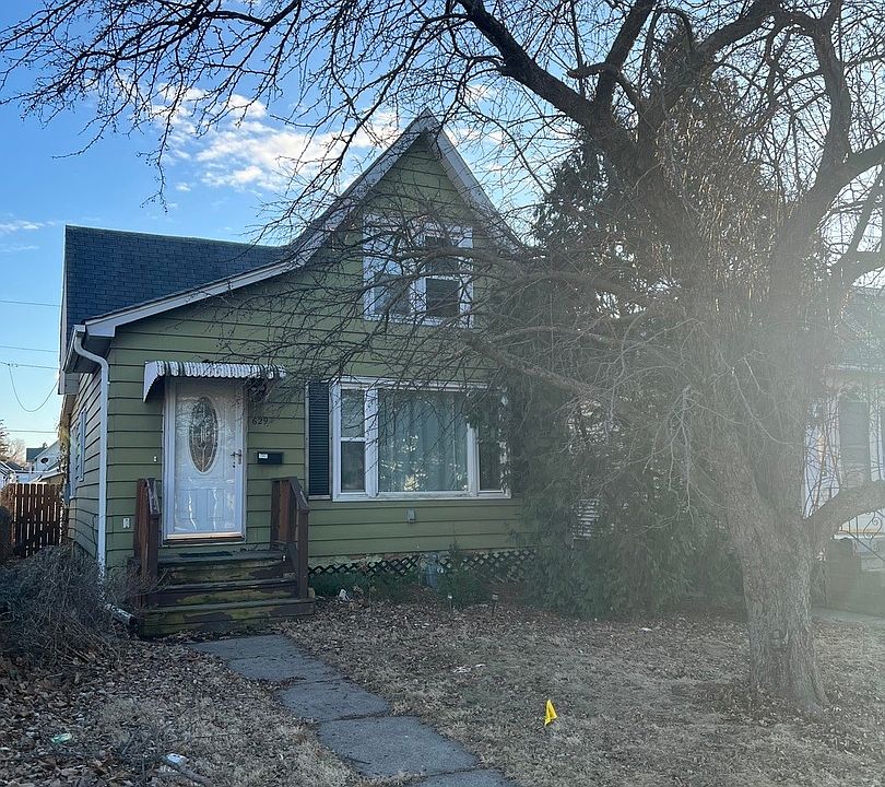 1st image of 629 2nd Ave S