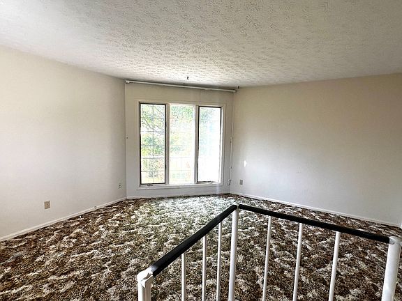 3rd image of 1455 Royal Oak Dr