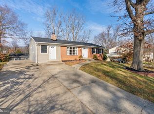 8600 Kentford Dr, Springfield, VA 22152