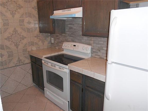 2nd image of 1163 Lombard Ln