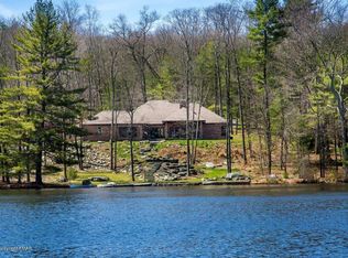 542 Twin Lakes Rd, Shohola, PA 18458