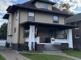 735 7th Ave S, Clinton, IA 52732