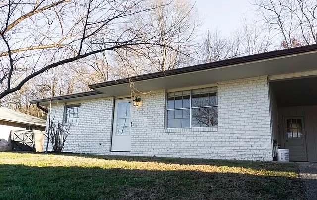 5782 Louise Ln — Photo 2
