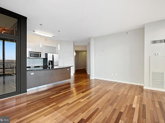 3rd image of 2101 Market St Unit 3907