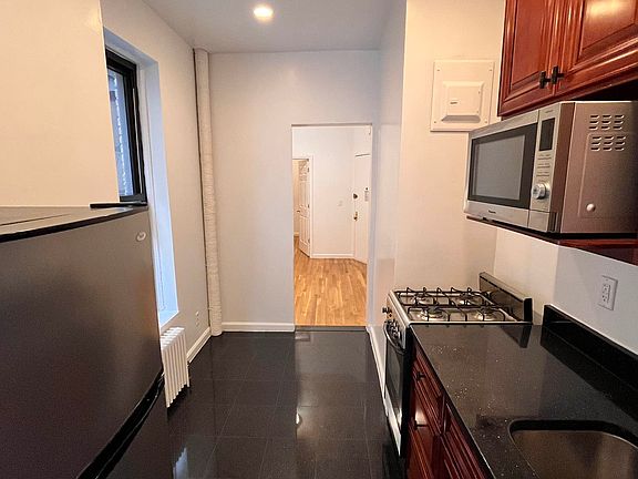 4th image of 513 E 81st St #2RE