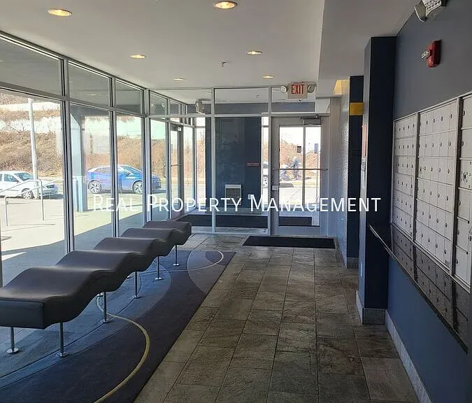 1902 N Commerce St #307 — Photo 6