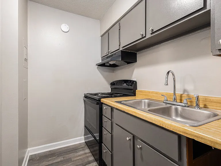 Red Top Apartments — Photo 3