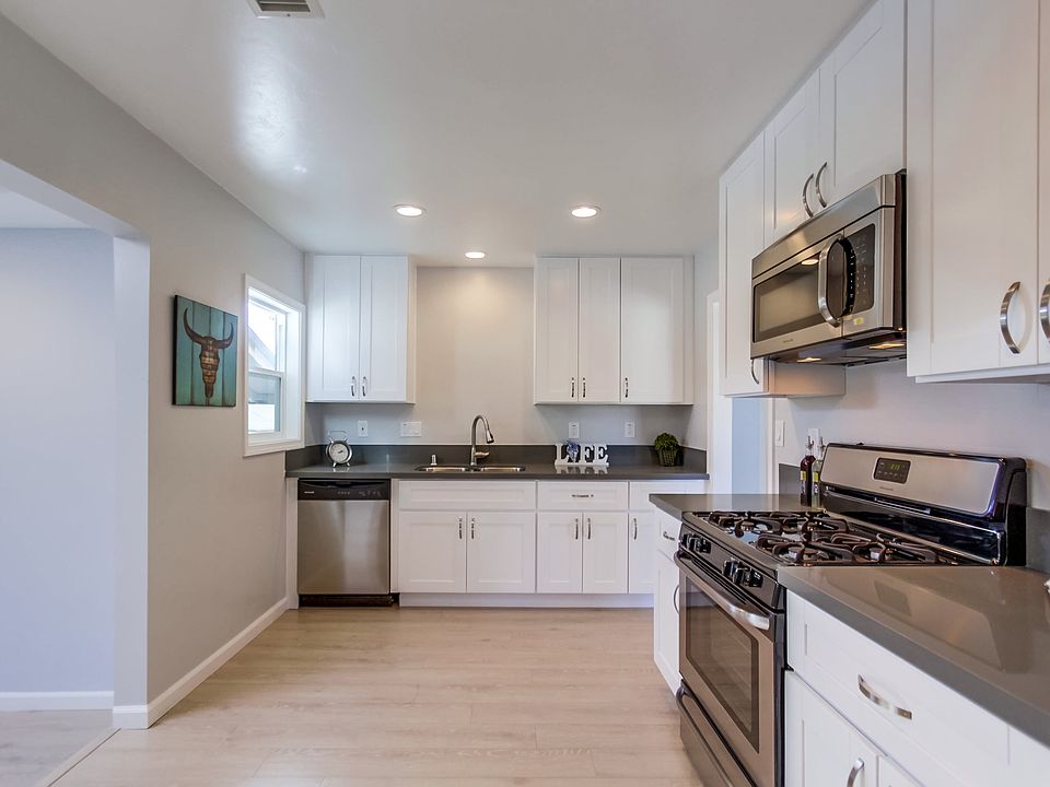 2nd image of 327 Sawtelle Ave