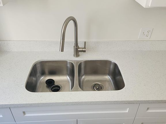 4th image of 1735 Winona Blvd #3