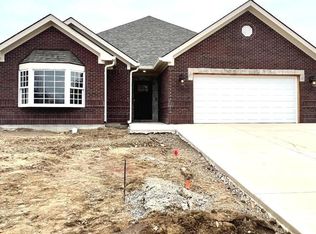 2502 Chrystal Woods Dr, Kokomo, IN 46901