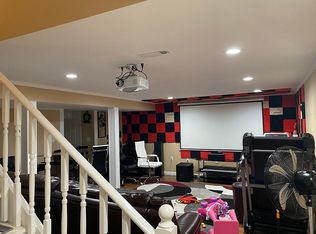 401 Windsor Rd, Bergenfield, NJ 07621