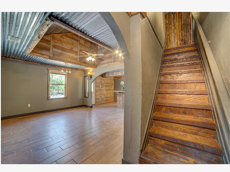 8851 Private Road 5204 — Photo 17