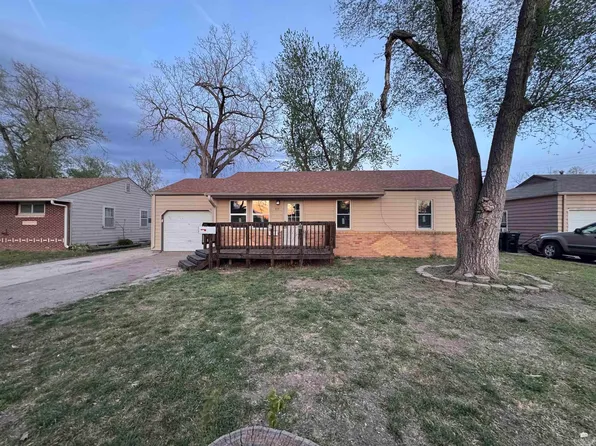 819 Vassar Dr, Salina, KS 67401