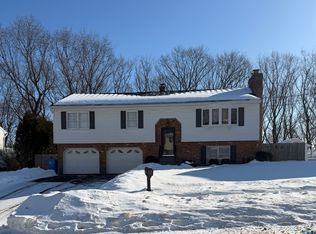 31 Kendall Circle, Waterbury, CT 06708