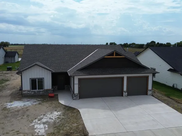 1511 E Midway Ct, Valley Center, KS 67147