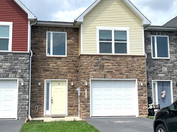 202 Meriweather Dr, Chambersburg, PA 17201