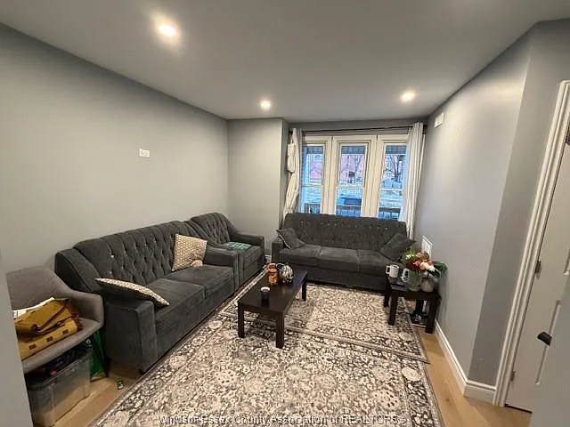25 Giles Blvd E #MAIN LEVEL — Photo 5