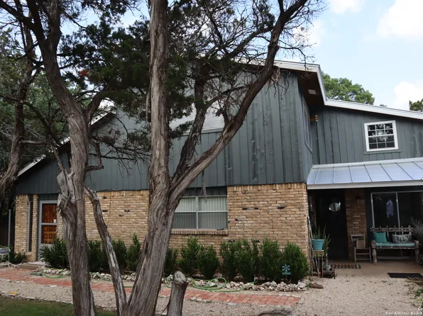 133 HI LINE DR, Ingram, TX 78025