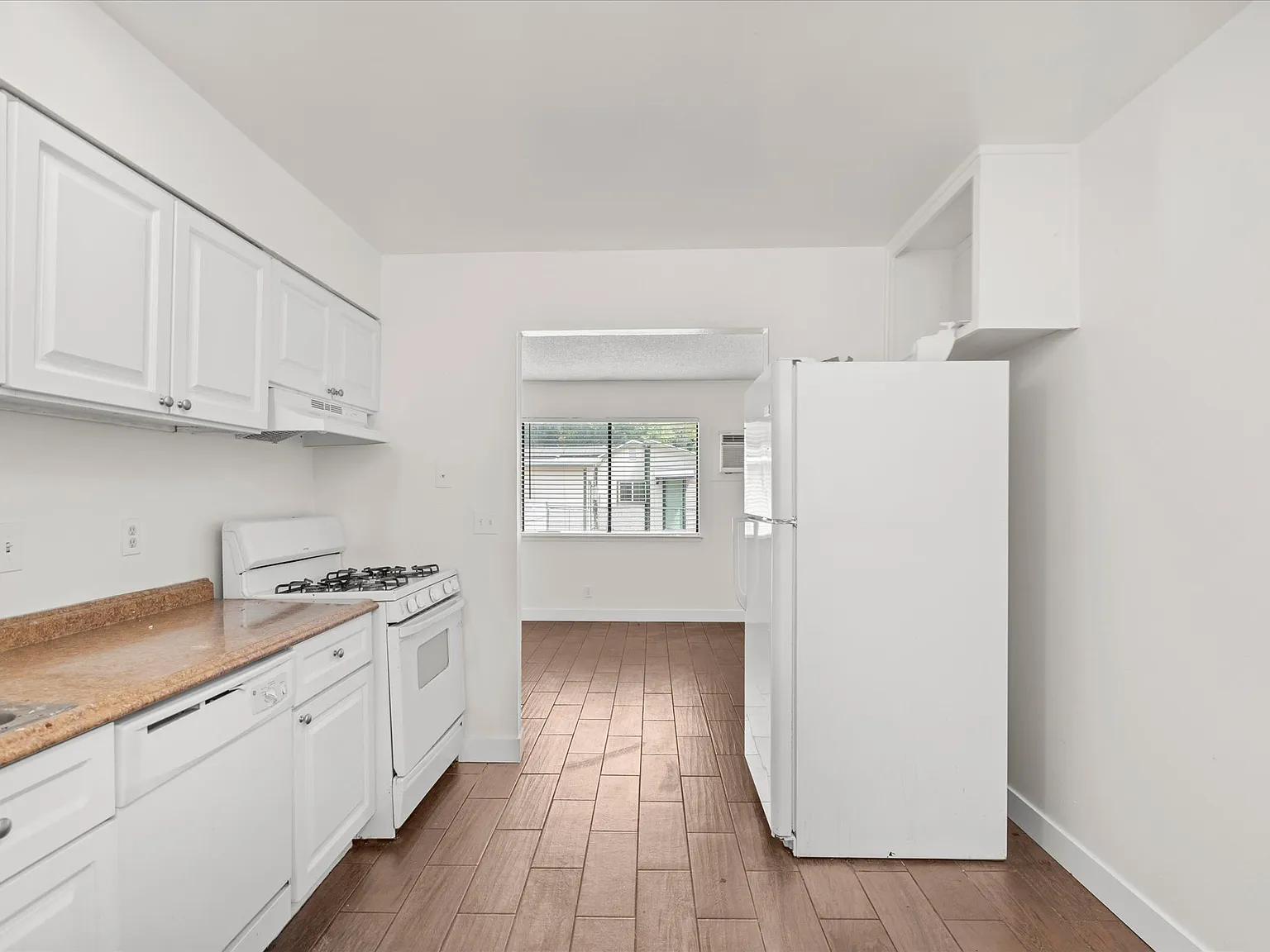 2 bed, 715 sqft, $2,000 — Photo 4