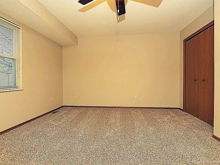 1954 Longview Dr — Photo 14