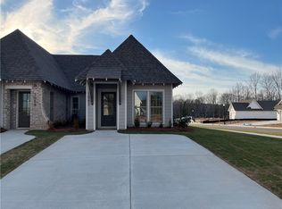 73 Forest Ln, Opelika, AL 36801