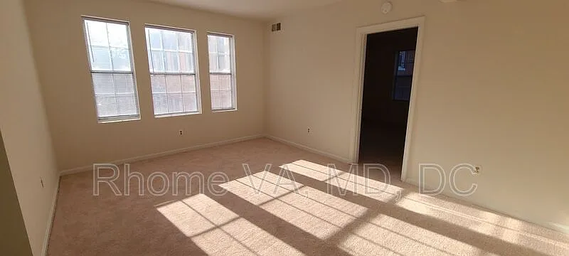 1 bed, 1.0 bath, 550 sqft, $1,900 — Photo 4