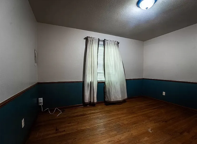 2 bed, 1.5 bath, 1002 sqft, $1,300 — Photo 2