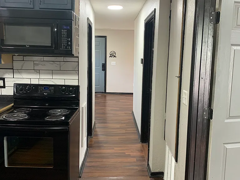 1801 N Madison Ave — Photo 6