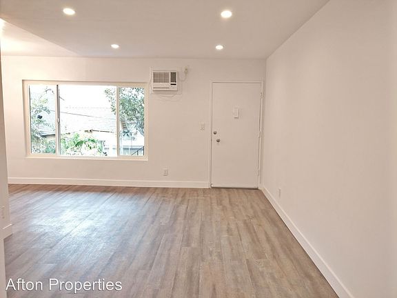 4th image of 127 Rosemont Ave APT 3