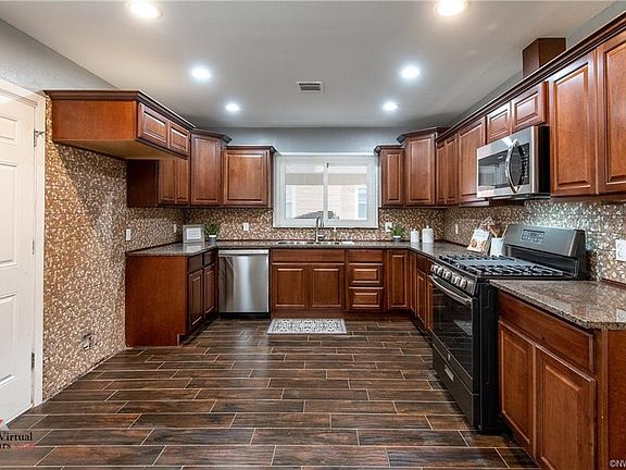 3rd image of 2742 W Cavett Dr