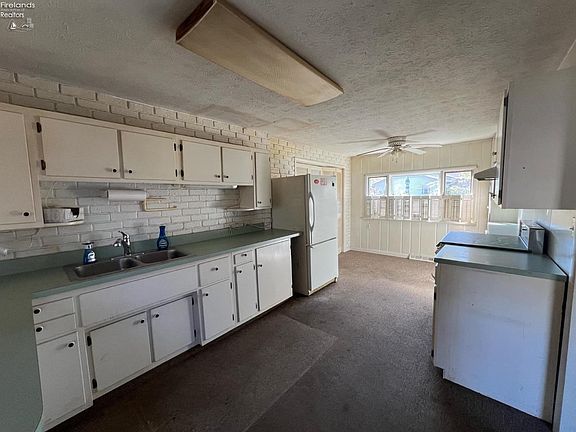 5th image of 2104 Lakewood Ave