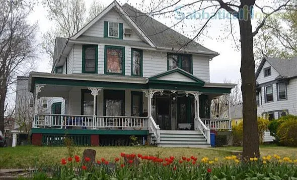 611 W Hill St — Photo 1