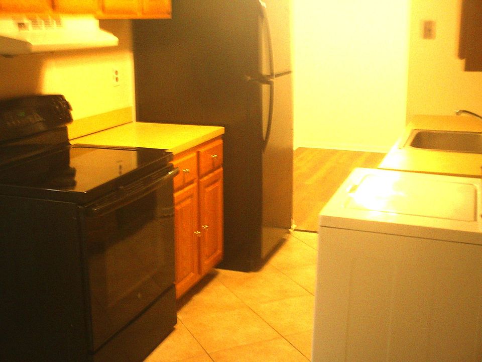 2nd image of 6 Berwyn Hall