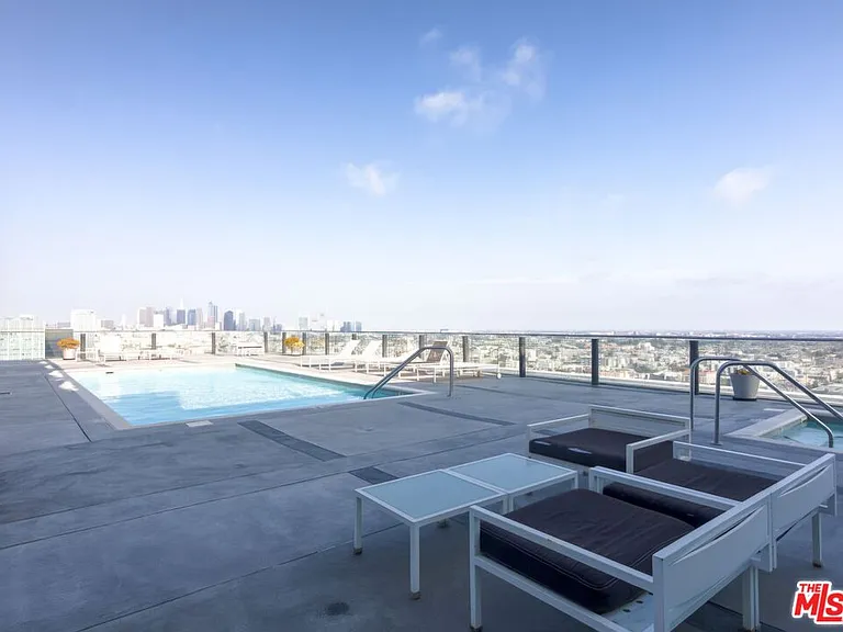3810 Wilshire Blvd #1012 — Photo 15