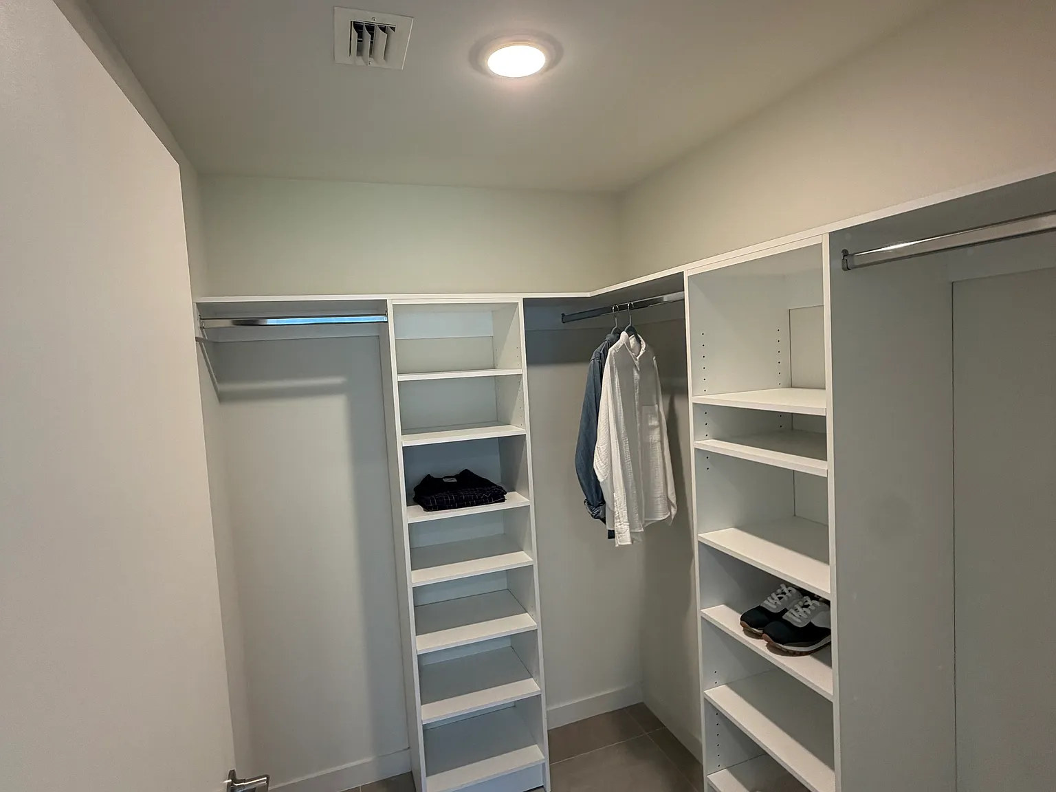 Studio, 1.5 bath, 560 sqft, $2,049 — Photo 4