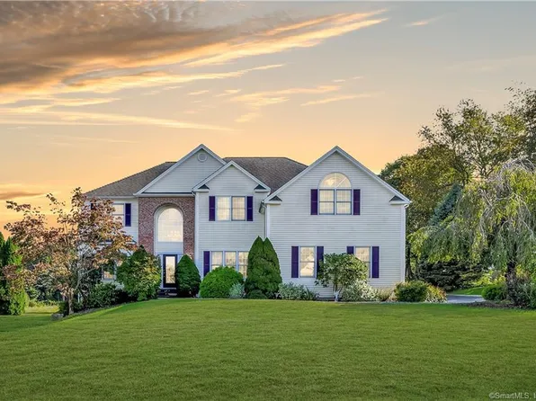 15 Wheatfield Circle, Shelton, CT 06484