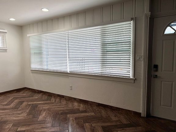 5th image of 725 Queenstown Ct APT A