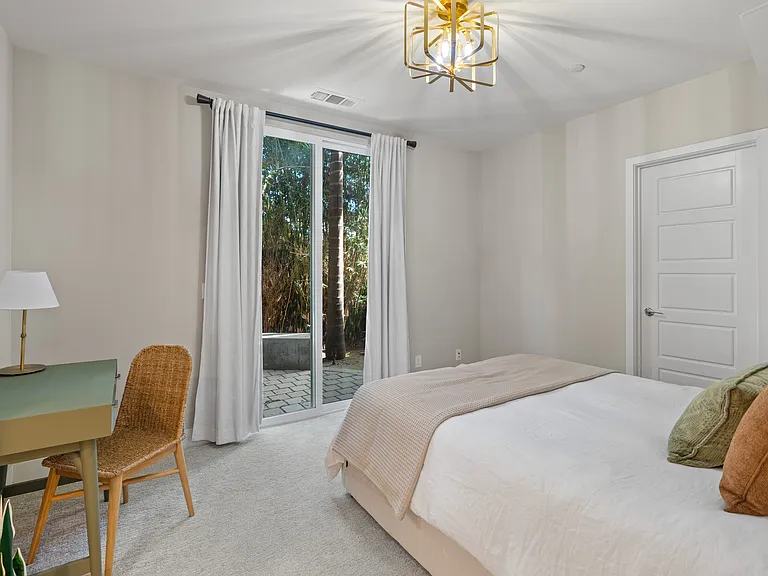 1915 N Vulcan Ave — Photo 5