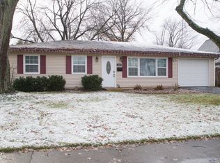 253 Appletree Ln, Valparaiso, IN 46383