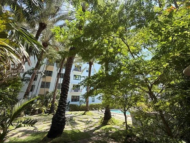 2445 Lake Pancoast Dr #7 — Photo 32