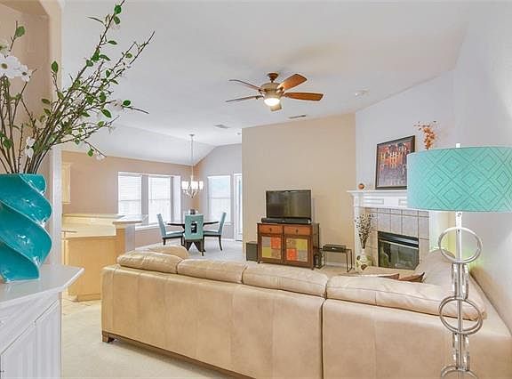 3rd image of 405 Harwood Cir