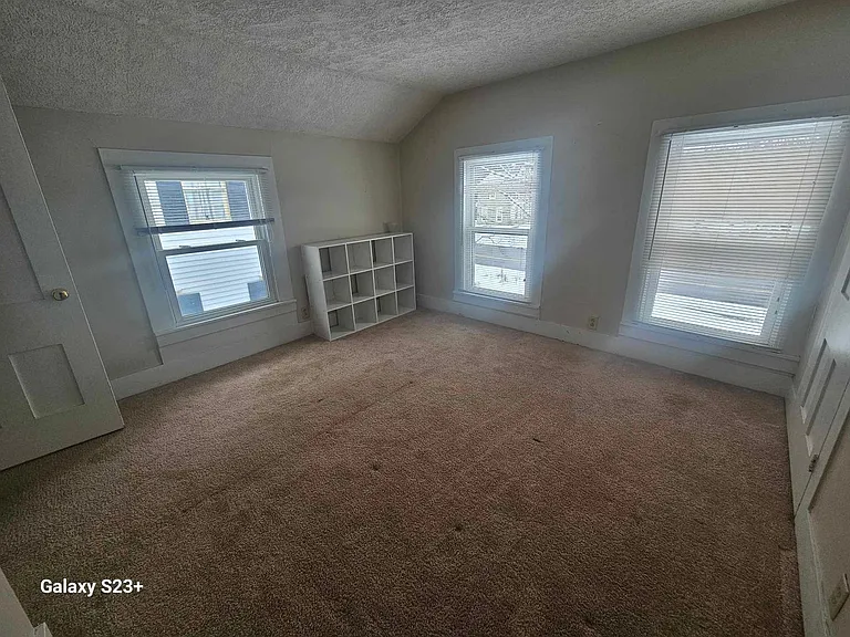 547 E Main St — Photo 14