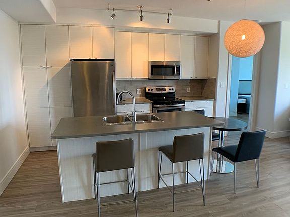 2nd image of 10218 King St #431