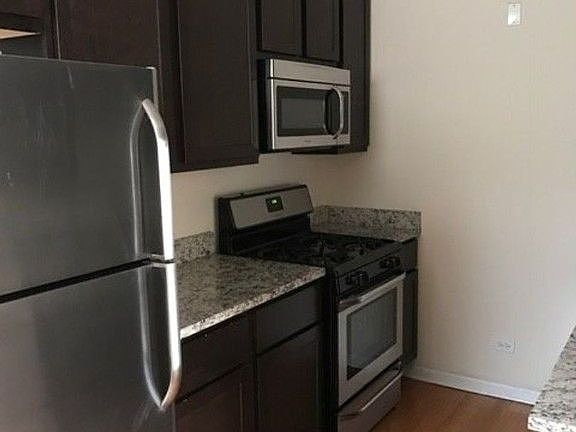 5th image of 3104 W Ainslie St Unit 6-1