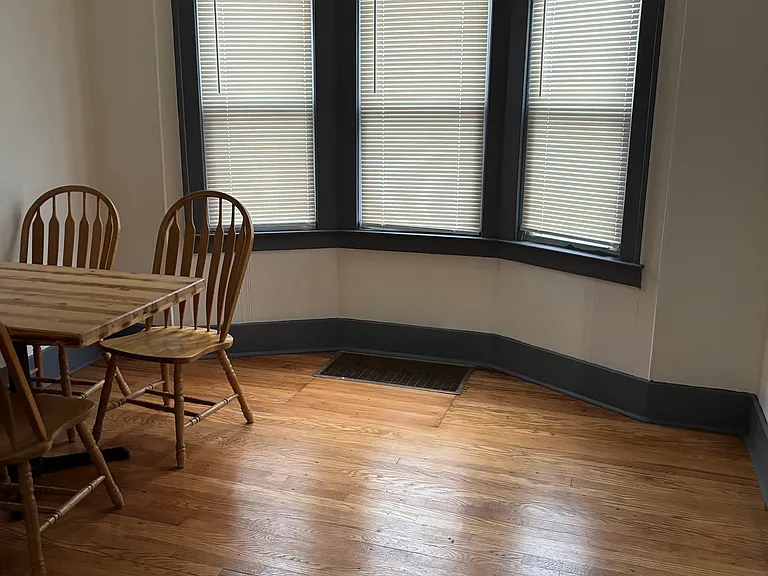 1419 University Ave — Photo 5