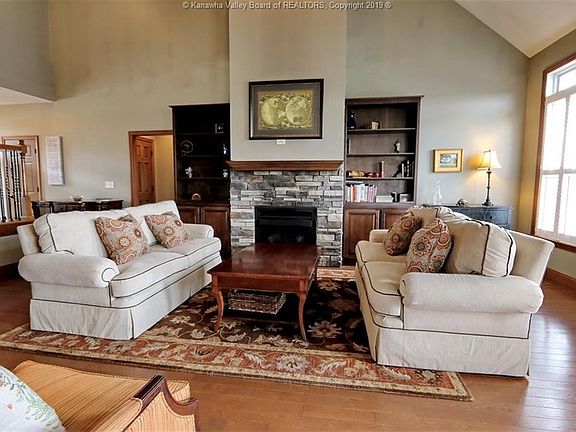 5th image of 428 Wynterhall Ln