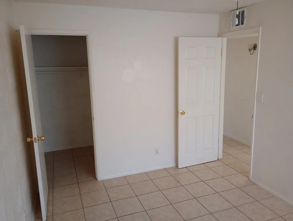 Building Photo - 401 N D St #17